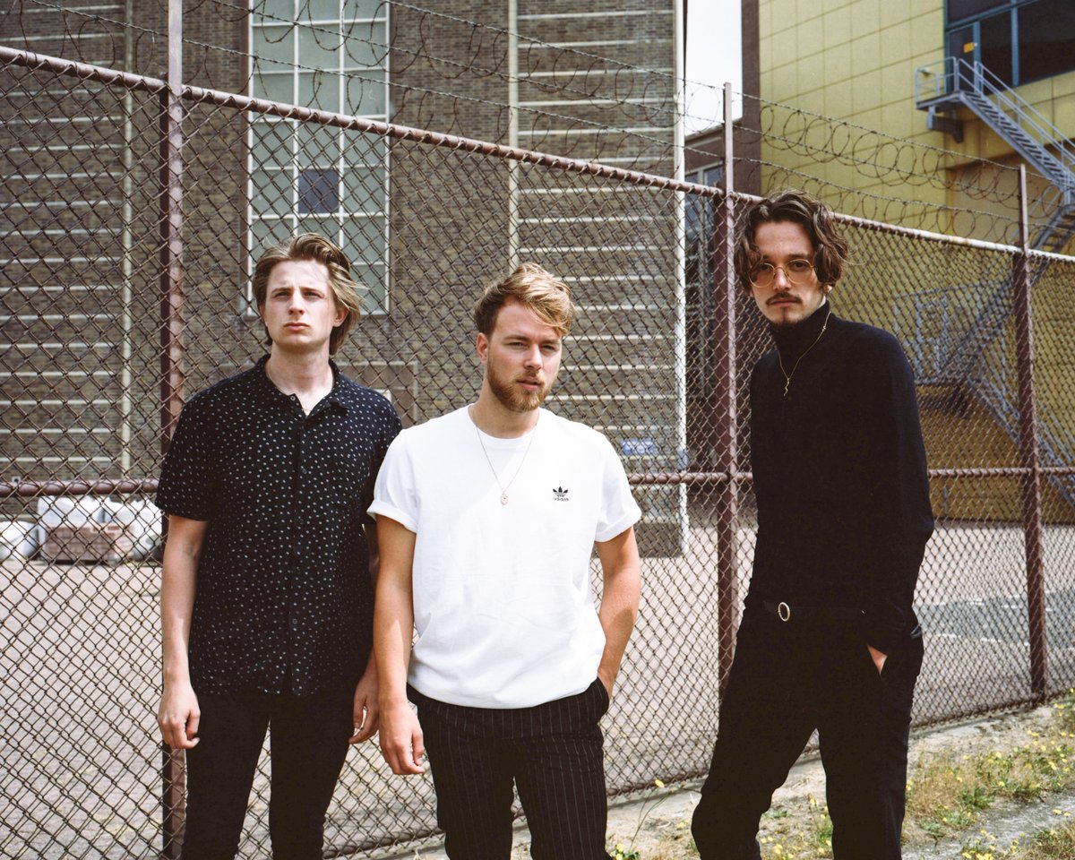 Listen to our new single VIDEO CALL on all streaming services <3
bit.ly/listentovideoc…