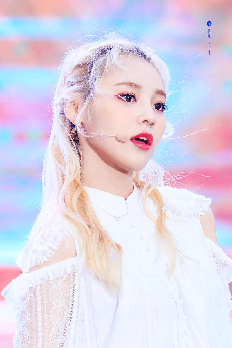 thread of jinsoul being really pretty