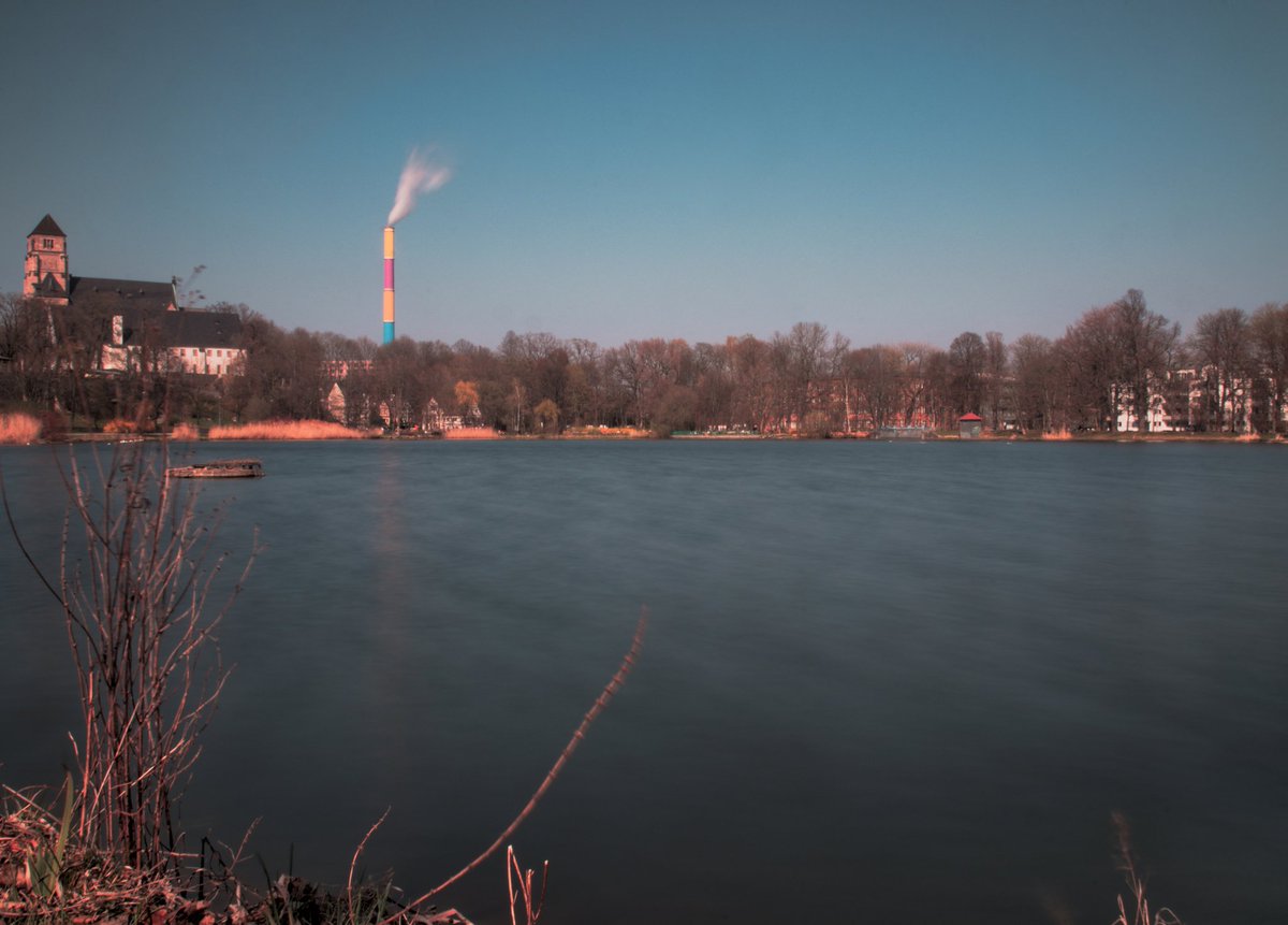 weiches Wasser, harter Beton .
.
.
.
.
.
.
.
.
.
.
.
#garden #park #city #hood #house #schlossteich #chemnitzcity #chemnitz .
#nature #canon #canoneos #expo #light #colors #photooftheday #pictures #mood #exposure  #stunning_shots #creativ #lightroom #dailyphotochallenge