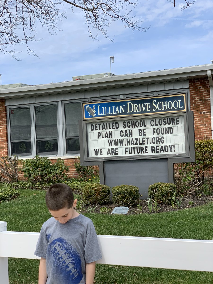 dawn_tringali's tweet photo. Someone is sad there is no school but he was excited to get out and walk. ⁦@Lauren24King⁩ ⁦@LillianDriveSch⁩ #hazletproud https://t.co/jtO2oz1zAH