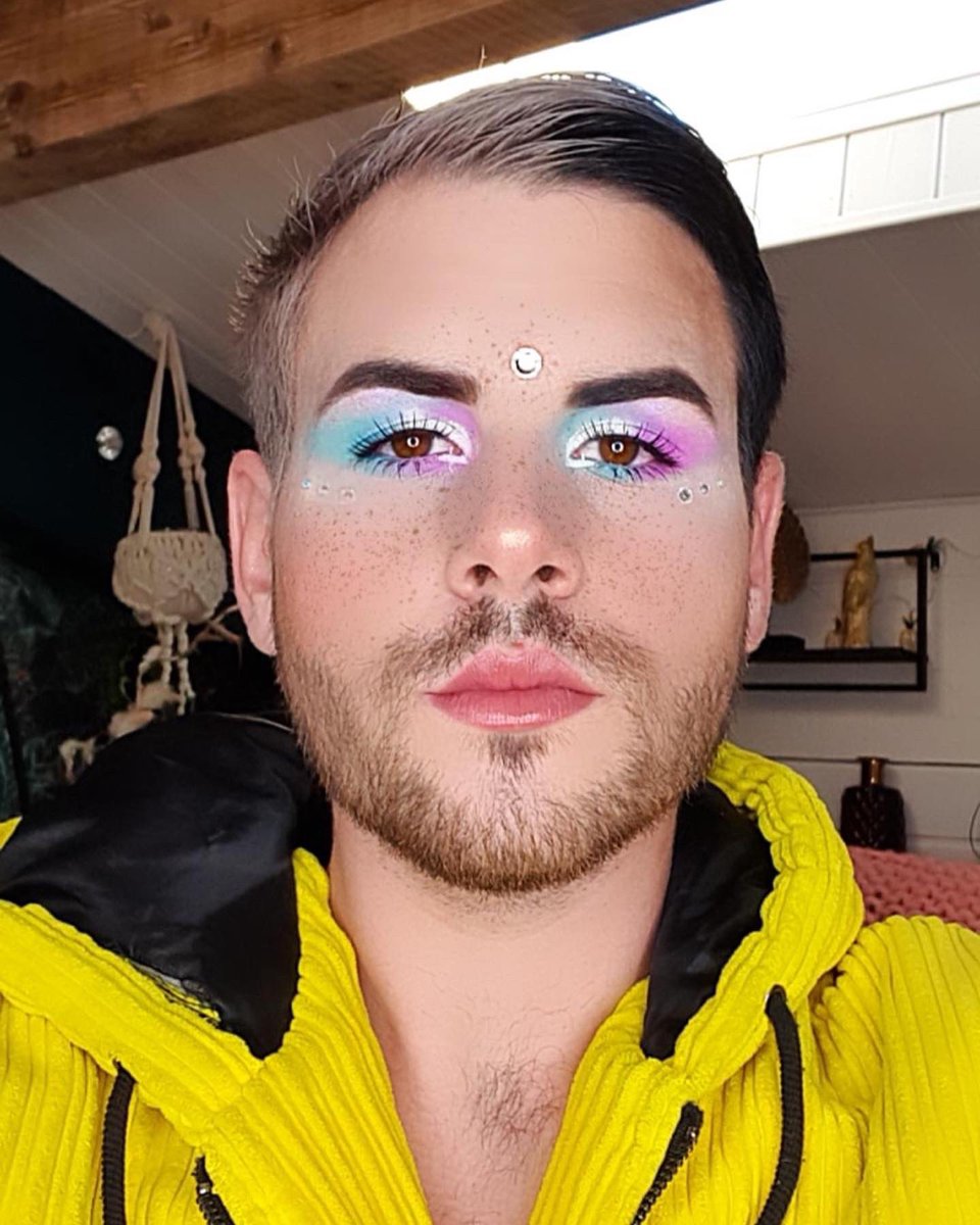 Morganismeytb's tweet photo. 🍦IceCream makeup 🍦
What Is Your Favorite Flavor ?
🍓🍫🍋
#maquillage #makeup #eyeshadow #cutcrease #europe #france #lyon #icecream #gay #gayboy #spring #fresh #freshmakeup #mint #lavender #blueeyeshadow #shiny #glow #purplemakeup #glowyskin #contouring #summer #art #artist https://t.co/rWLuus93iV