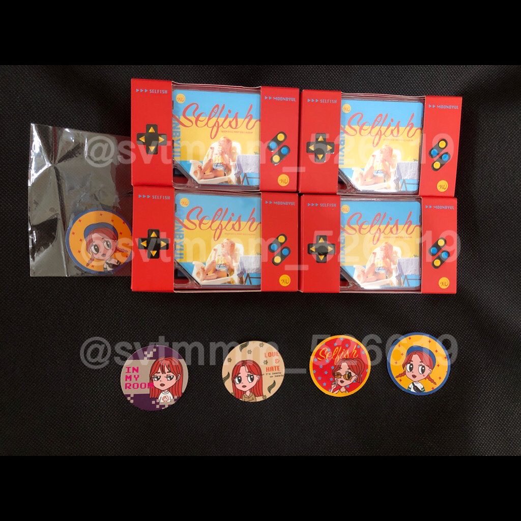 S526619's tweet photo. [WTS] Moonbyul 1st solo album: Selfish khino kit with/without cicle cards 
Have: 
1st generation with circle card x 2

2nd generation wo circle card x 1

Extra circle card  (the one that has “Selfish” written at the back)

Please dm for details and price❣️ https://t.co/7UdUZ5QVx5
