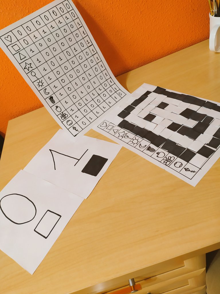 ticsenos's tweet photo. Os dejamos algunas fotos de la actividad sobre el pensamiento computacional desenchufado 💪🏻😍 #mmtic3 #YoMeQuedoEnCasa https://t.co/FApn7OCssZ