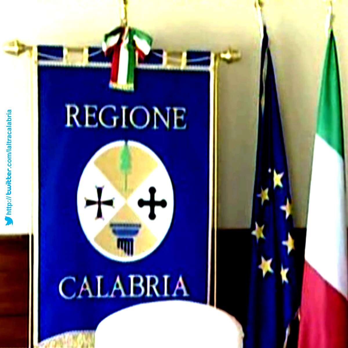 laltracalabria's tweet photo. 1. #Covid19. «La #RegioneCalabria accentra la #ComunicazioneIstituzionale sul #coronavirus. Va bene, ma fornisca anche il dettaglio territoriale dei casi»! A sottolineare questa necessità è l'Ordine dei #Giornalisti della #Calabria) in una nota a firma del presidente #Soluri. > 2 https://t.co/HjOCNb8CyA