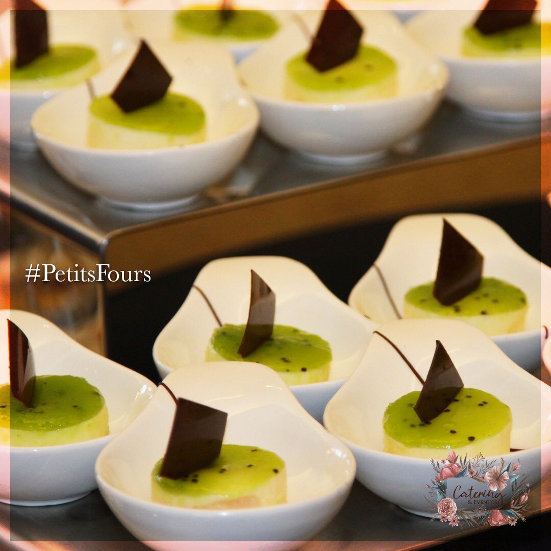 CaterinyEv's tweet photo. #CateringyEventos #FiestasPersonalizadasBogotá #MomentosEspeciales #DeliciasDulces #CelebrationTime #PetitsFours #DeliciasGourmet #NackedCake #Pasabocas #BogotáCakes #PasteleríaBogotá #TortasBogotá #ReposteriaBogotá #EventosBogotá #CakeLove #PostresBogotá #BogotáFood #MesasDulces https://t.co/GKu8CAmFFi