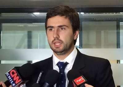 anamesiac's tweet image. Tras polemica division de la oposicion que queria a la violenta comunista como pdta de la camara , el joven diputado Diego Paulsen se convierte en el nuevo presidente de la camara diputados , la Cariola TAMPOCO fue' elegida como vice pdta.