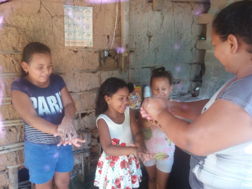 CastillaGab's tweet photo. En contingencia, con el liderazgo de la Dra. @linaarbelaez, modificamos el servicio que prestamos en @ICBFColombia, en el Cesar estamos apoyando a las familias para lograr que los días de aislamiento preventivo sean aprovechados para potenciar el desarrollo de los niños y niñas. https://t.co/XUQ833pHB1