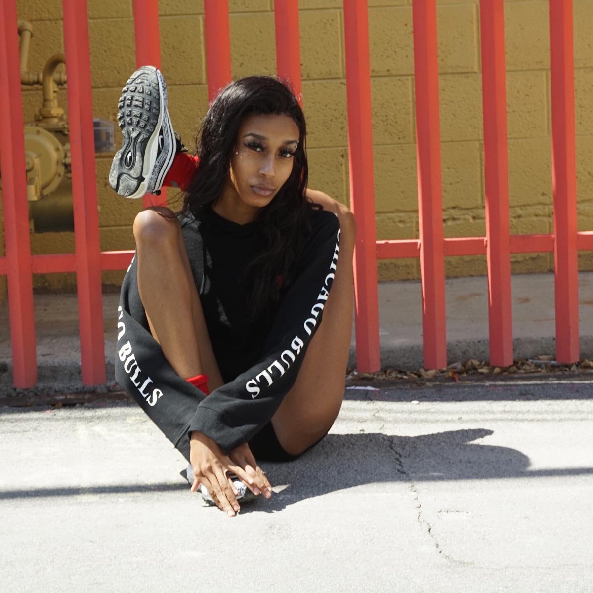 DezireLuh's tweet photo. Catch me in a box somewhere💖 #contortion  #contortionist  #contortiontraining  #flexible  #contortionistsofinstagram #contortionism #contortionprogress #nike https://t.co/KEf586noqJ
