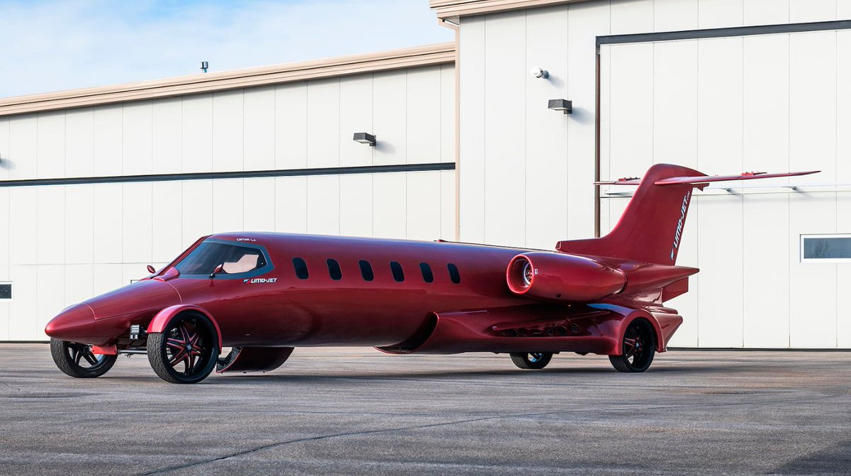 autodinamicomx's tweet photo. Si siempre has querido un vehículo que combine las amenidades y beneficios de un #JetPrivado, con la elegancia de una #Limosina... ¡Esta es tu oportunidad! ✈️😮

Ésta #LimoJet se encuentra a la venta y aquí puedes ver la galería completa: https://t.co/OhrVVxisAY https://t.co/5T2rGPwODg
