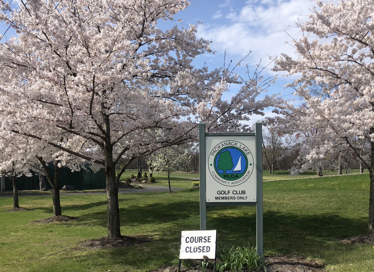 r_biagini's tweet photo. The new normal? Too nice not to enjoy, but... Stay safe everyone and we’ll see all of you soon! 
#PackanackGolfClub #golf #golfcourse #PackanackLake #WayneNJ #golfNJ #9holegolf @NJCMA https://t.co/dyvDwGV7gZ