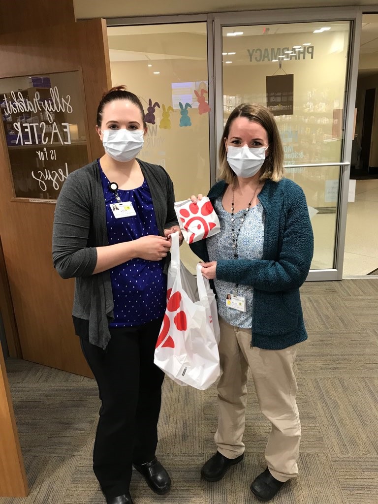 FrenshipISD's tweet photo. ๐Spread Kindness๐ #FrenshipWay
Today @FrenshipHS football coaches delivered approx 50 meals to Covenant staff members on behalf of the Football Team. They went to @covhs security team & Pharmacy.
Thank you to everyone in the medical field for taking care of our communities! https://t.co/DMrAJ0RGwh