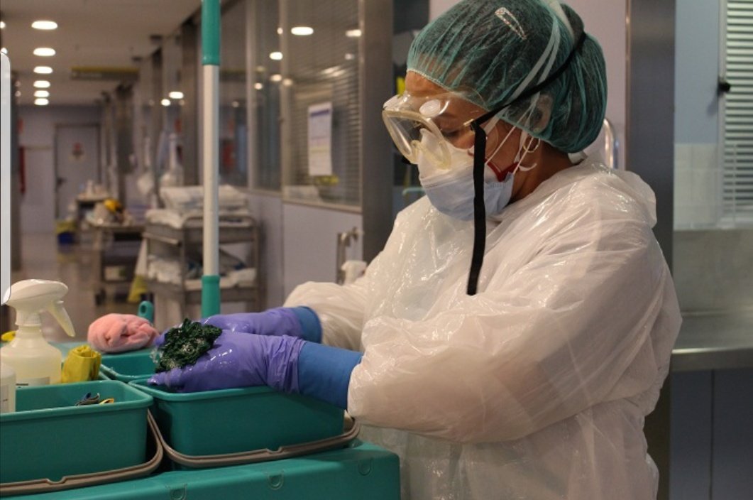 htrueta's tweet photo. Hi ha mooolts professionals a l'#htrueta que no fan assistència però que també fan possible que l'hospital funcioni. Perquè #TruetaSomTOTS . Unes fotos d'uns quants en representació d'una multitud! 😍 https://t.co/yHdP5Ej6Ym