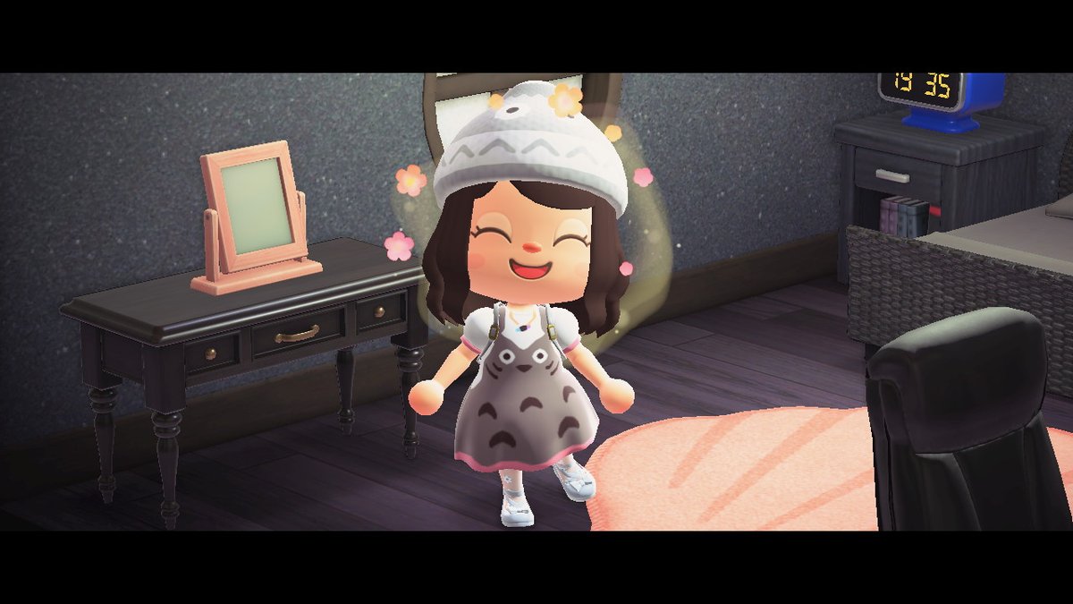 Jadeikinns's tweet photo. i had a go at making a totoro hat to go with a totoro dress i found, first time i've ever attempted anything so don't judge too hard pls :( #ACNHdesigns #AnimalCrossingNewHorizons #totoro https://t.co/1Gc8hYEyV2