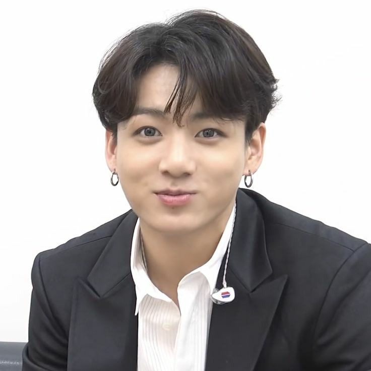 Jungkook scrunching his nose ; a devastating thread 