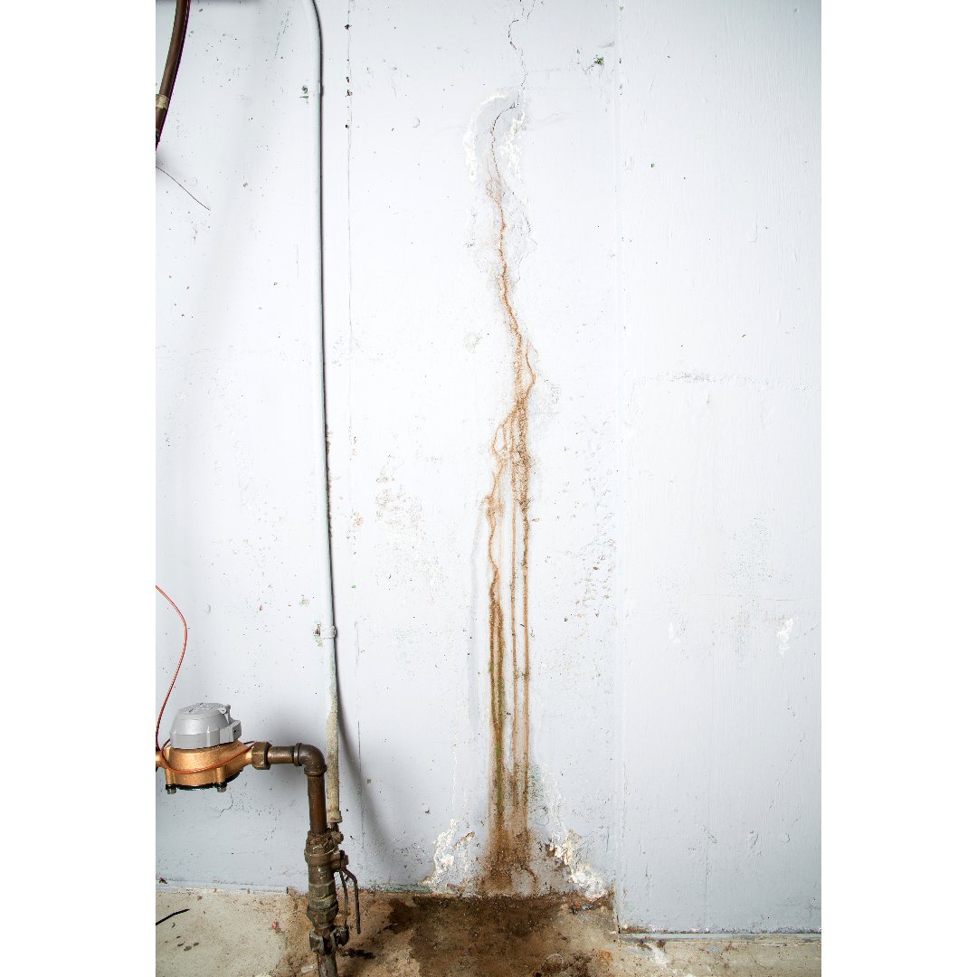 permasealchi's tweet image. Leaking wall cracks: one of the most common types of basement water problems. Mostly found in concrete foundations, these cracks will only get worse with time. 
Give our team a call today, we can prevent that leaking crack from ever leaking again!
#HealthyHome #WallCrackRepair