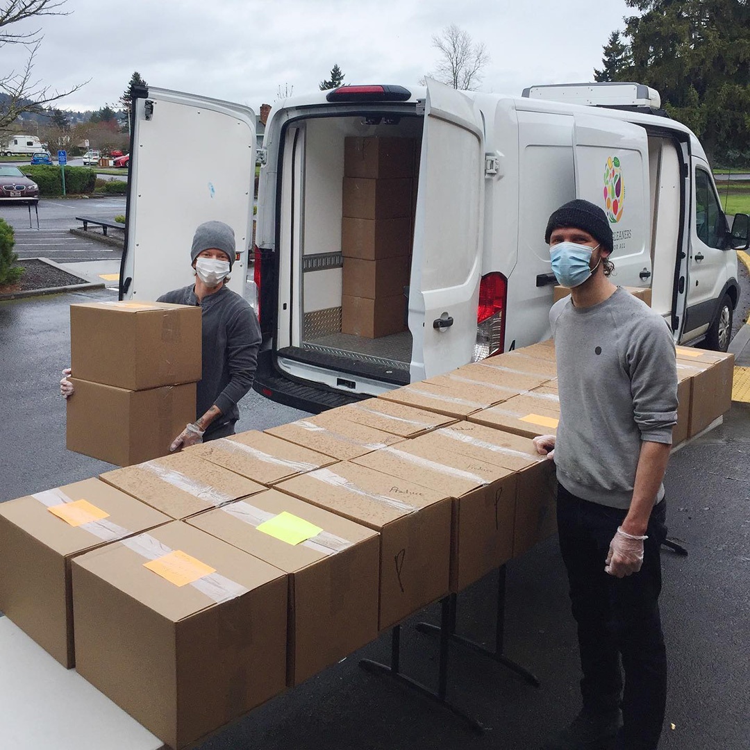 FirstTechFed's tweet photo. Our partners continue to blow us away! @urbangleaners gave out 230 boxes of food in one morning to families who needed extra help while schools are closed. Visit https://t.co/G1cw3nOTQr to support their work! #FirstTechGives https://t.co/2K61eh1jWt