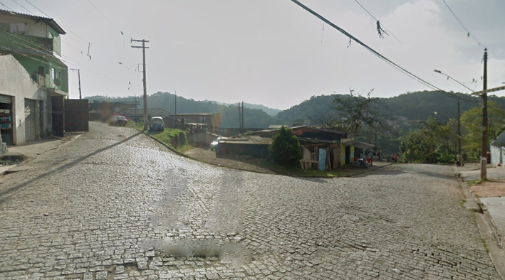 FolhaRP's tweet photo. Militar flagra jovem traficando na Vila Lopes

https://t.co/Hret6gfS38 https://t.co/F3XreL4leH