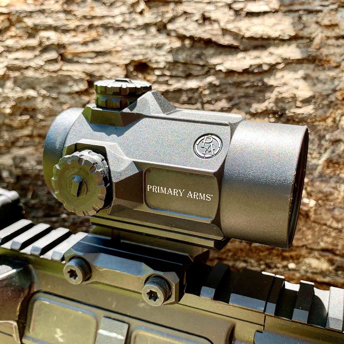 GearKnowHow's tweet photo. The new @PrimaryArms SLx MD-25 is an affordable and incredibly rugged 25mm red dot with a wide field of view and 50k hour battery life!! Review should be live later this week 🇺🇸
#youtube #contentcreator #reddot #pewpew #pewtuber #primaryarms #primaryarmsoptics #25mm #affordable https://t.co/7mTRwkT2Zt
