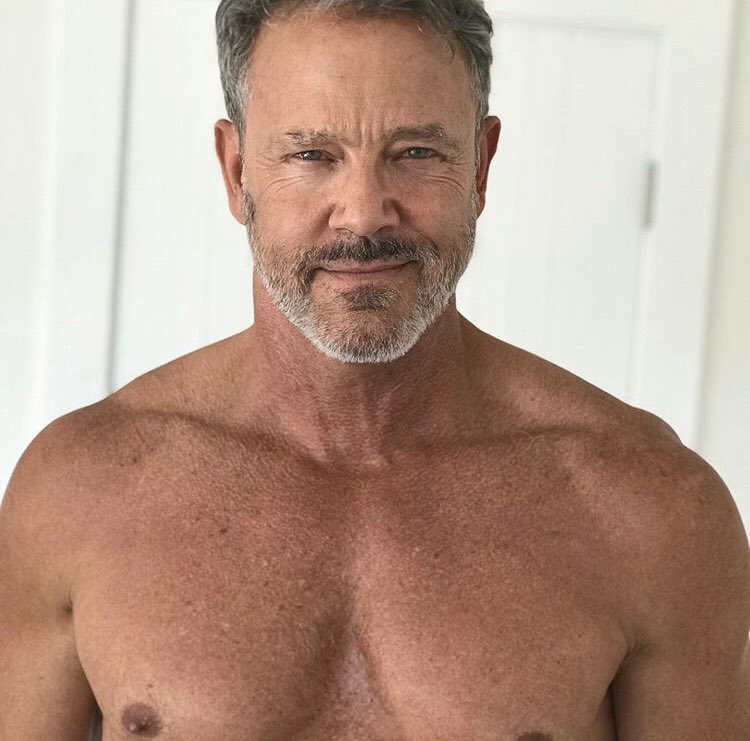 ernsting_d's tweet image. It’s a thing in the modeling world when clients want to know what you REALLY look like TODAY.And they need to see with and without shirt,with and without glasses,with and without smile, every angel..
  .
  .
 
  #keepworkingout #greeneyes #silvermodel #fitness #fitmodel #fitove