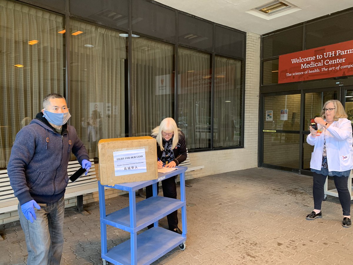 DrSeussBen1's tweet photo. We Greater Cleveland Chinese Community continued our journey to donate surgical face masks. ClevelandClinic main campus and Fairview10000, University hospitals Parma 2000, MetroHealth main campus 4000. We pray for our healthcare workers stay safe and healthy, you are our heroes. https://t.co/nIAec7nHpu