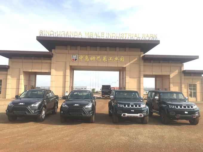 RedPepperUG's tweet photo. NEWS: @HonAniteEvelyn mobilizes UGX200M, 8 Vehicles from #Manufacturers to fight #covid_19
#RedPepperUpdates #COVID19Pandemic
#COVID19UG @RugyendoQuotes @MMuhwezi_UG @mugumya
https://t.co/4fEYCXnbfN https://t.co/V1Zwu4Vji1