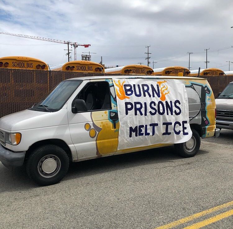 YouthJusticeLA's tweet photo. Cars are lining up.! Come through. WE LOVE LA!!!! #DetentionIsDeadly #IncarcerationVirus #FreeThemAll

Send pix with your cru, creative masks and posters!!!!! https://t.co/1WESNXRblx