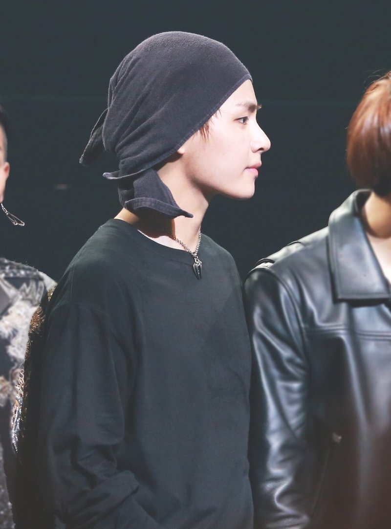 We really Forget this Taehyung with a towel wrapped up in the head exists