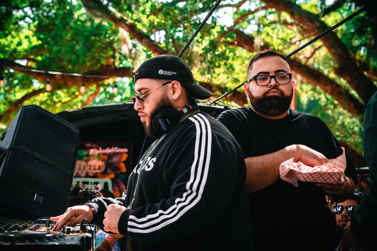 TooHeavyCrew's tweet photo. All we’ve been doing is making/playing tunes while eating our way through this quarantine🥪🌮 😂 we seriously can’t wait to get back into the groove with the heavy crew we miss all you guys 💚💚 #quarentine #housemusiclovers #techhousemusic #tooheavycrew #SeeYouGuysSoon https://t.co/GyNx7wSJZA