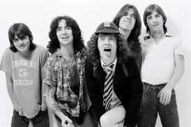 9. AC/DC
#MostIconicBandsOfAllTime