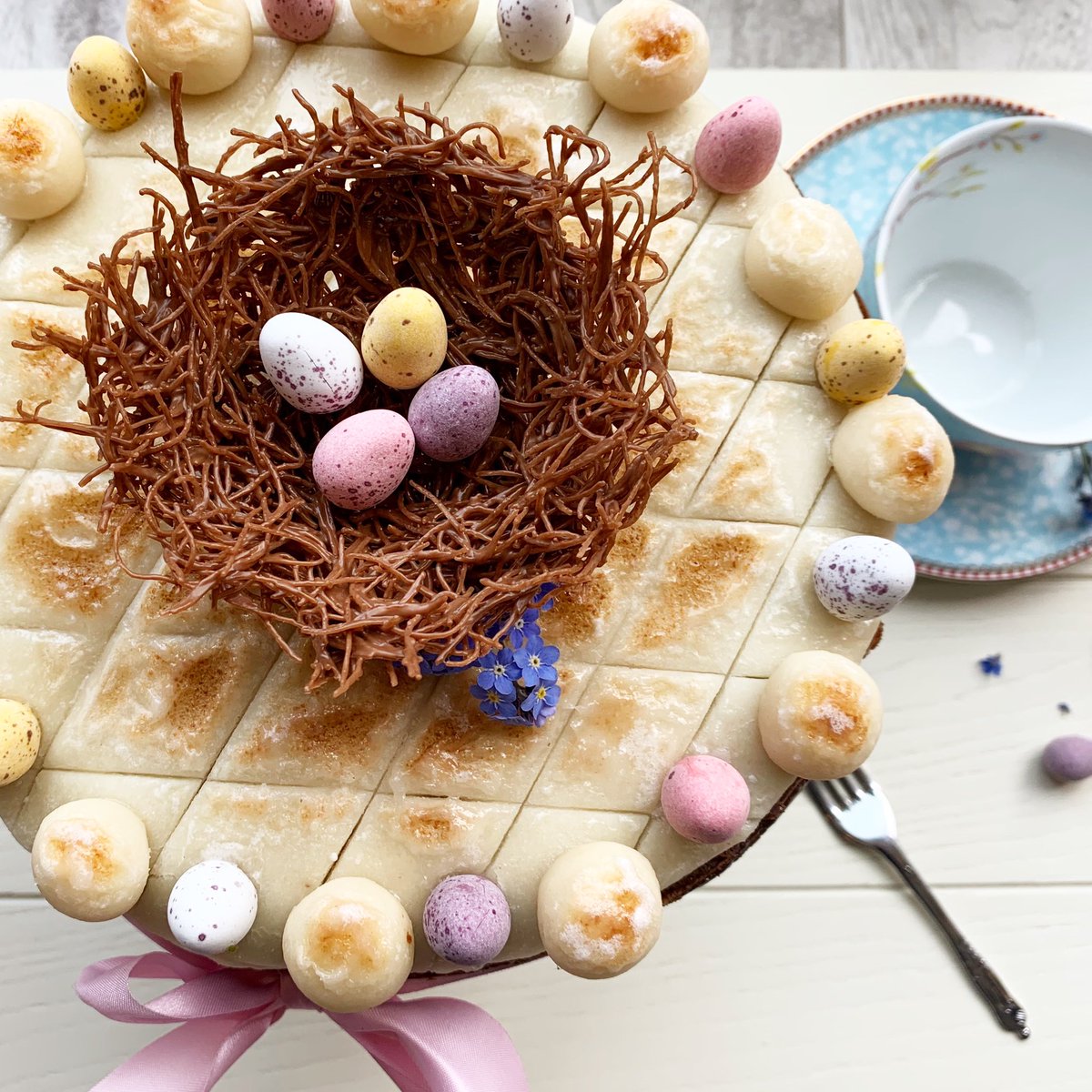 Cakeydora's tweet photo. Easter baking 🍰🐣🎀 #lockdownbaking #simnelcake #Easter https://t.co/IkYxHBn1R3