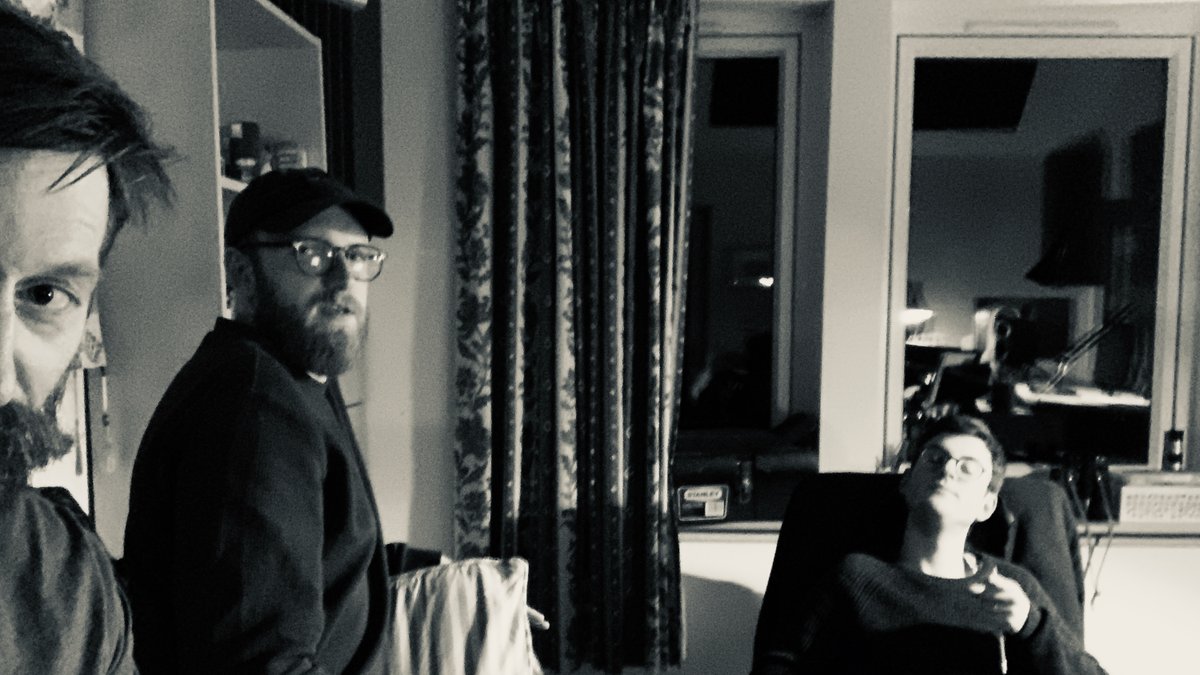 There's the drummer,  https://www.instagram.com/davehamblett/  & the pianist  https://twitter.com/ElliotGalvin  relaxing behind the desk as Josienne & Sonny discuss the finer points of electric guitar tone & the acceptability or otherwise thereof. #IAWLP