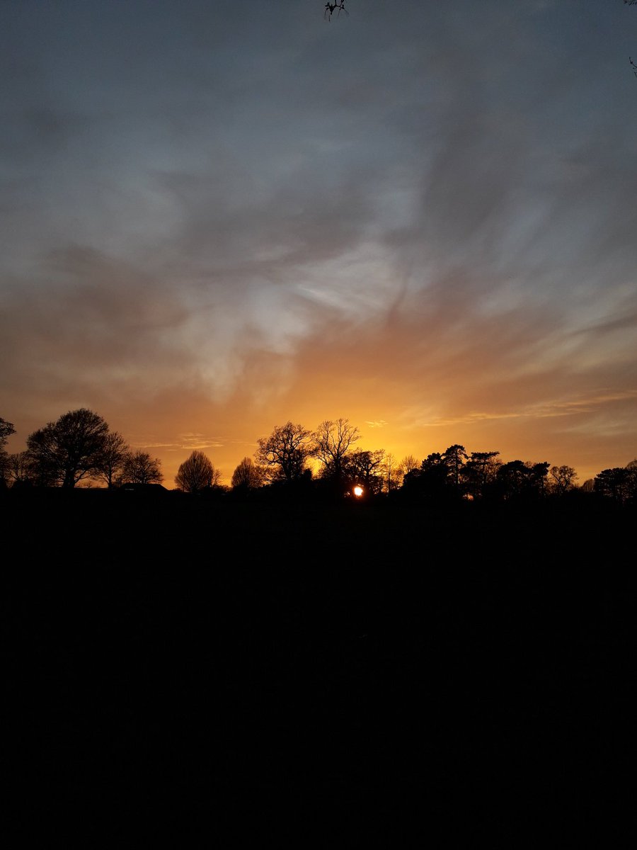 KarlQuinney's tweet photo. Another day, another colourful sunset on evening exercises.
#StaySafe #springpics #sunset https://t.co/mj6SfthnY4