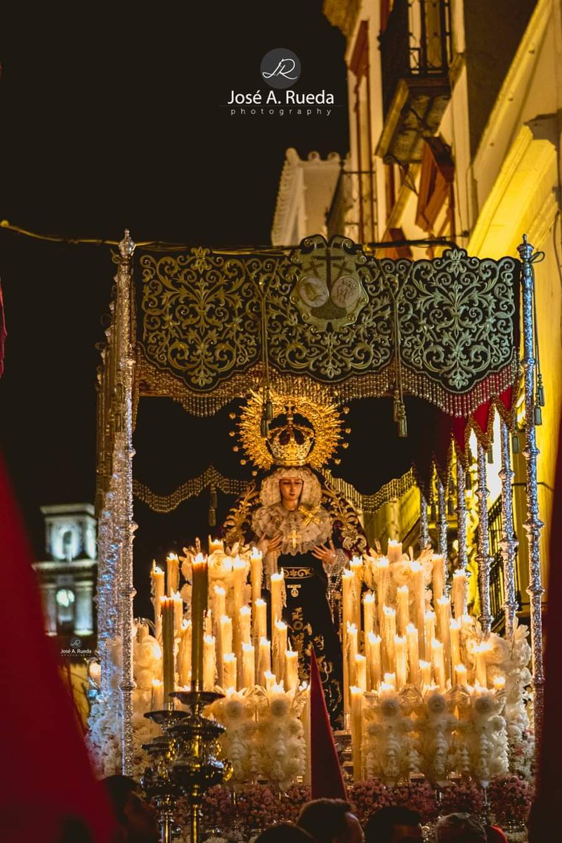 fransevilla95's tweet photo. Mi enhorabuena por la magnífica labor @BandaMairena de llevar un poquito de cada dia de vuestra semana santa un abrazo. Y que ella os bendiga https://t.co/I4SgQ5dBqm