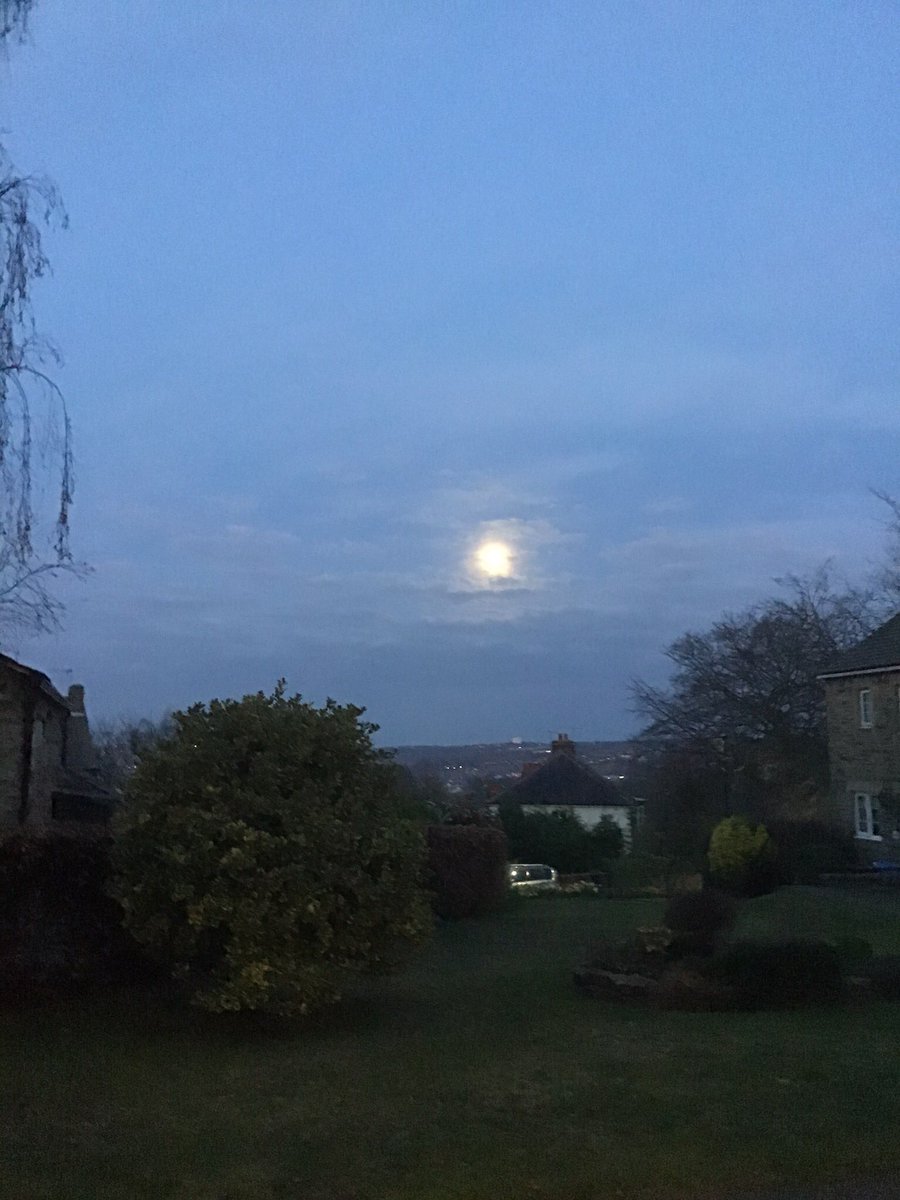 super moon in Sheffield? Oh, it’s a Supermoon #caninterplanetarycrafthelp X