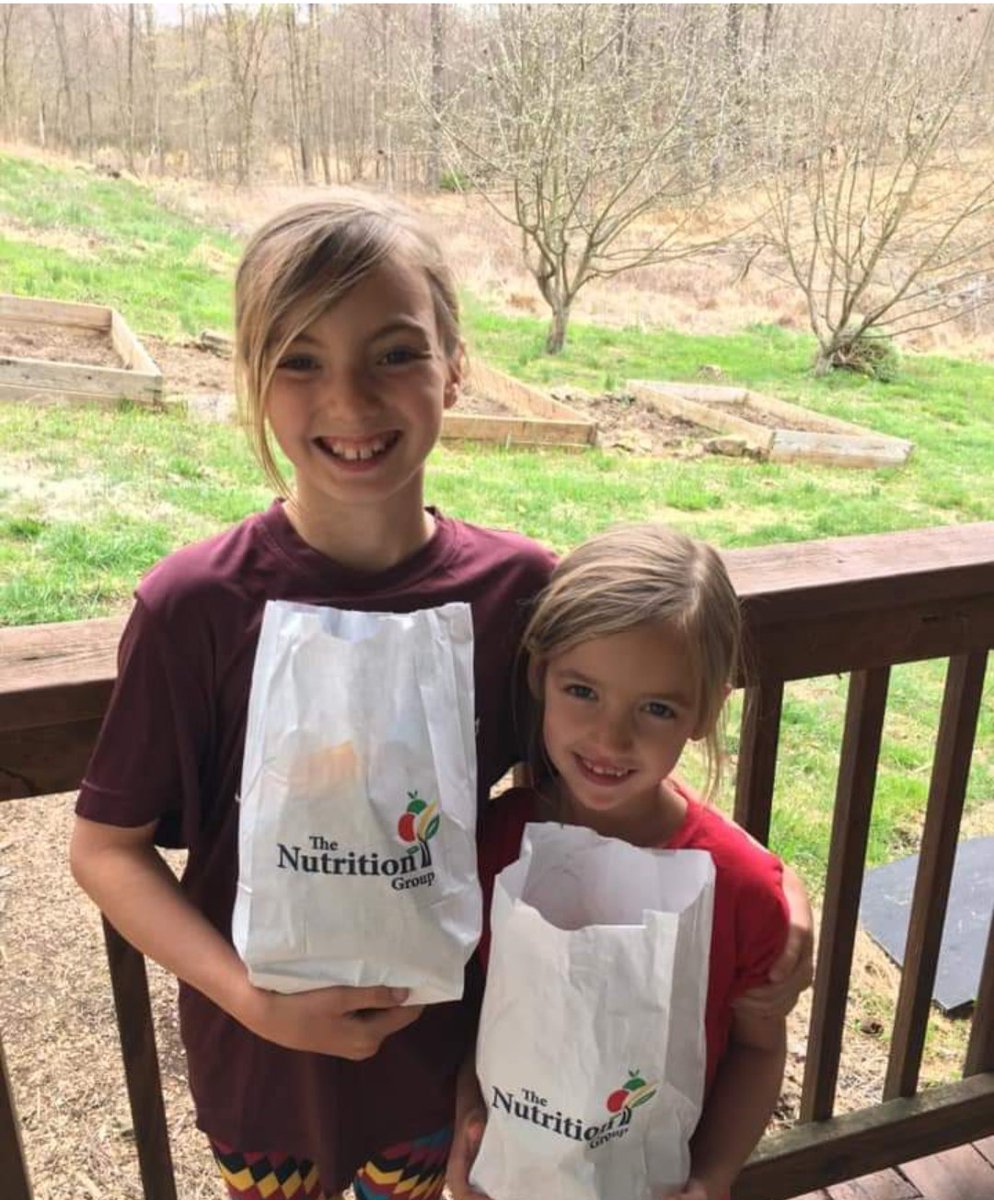 ShcTng's tweet photo. Got this great picture today with a note from the girls thanking me and the cafeteria staff for the yummy meals! 
#wearetng # tngfeedskids #shcvirtualspiritweek https://t.co/ocjeC5w5hz