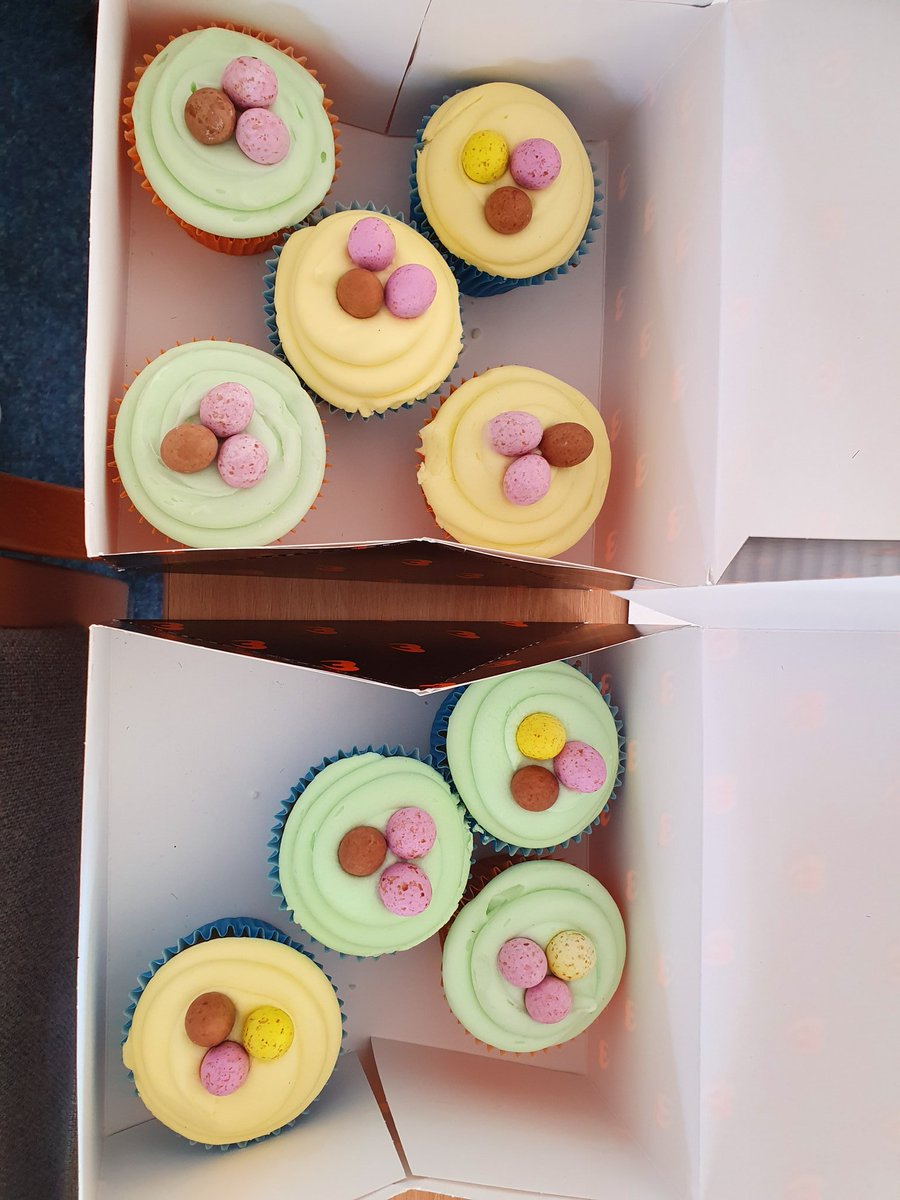 KirstieSimpso14's tweet photo. Thank you to the lovely @RachelGraham_OT for getting our team a sweet treat to mark our office move! A settled team 🤞 Very kind and appreciated. Well done too for embracing your redeployment your enthusiasm has been appreciated this week! #DH2A @louconnolly21 @AlisonWilcox20 https://t.co/TsLWBF4FdZ