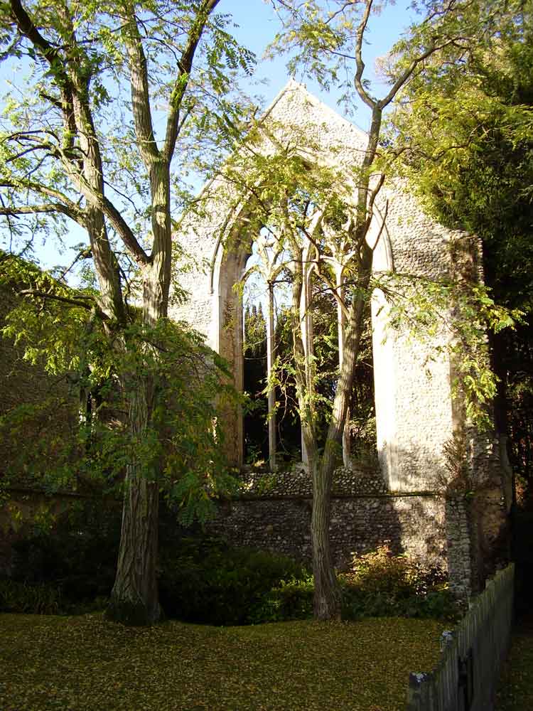 Although the priory church has now all but gone the site does contain extensive ruins that belong to the domestic range of buildings. Here the ruined western end of the refectory, c.1300, sits surrounded by trees and almost overgrown with vegetation.  #EAchurches