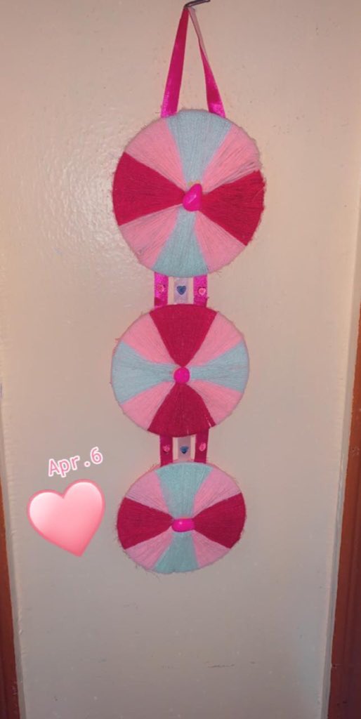 ساهم بالتصويت في مسابقة التطريز
المتسابقة السادسة / تقوى زياد
 تنتظر دعمكم🤩💪🏻

🎯 علماً بأن:
•الإعجاب بدرجة
•إعادة تغريدة بدرجتين
•آخر موعد للمسابقة الخميس ١٦-٨ الساعة11:59م
#معك_في_بيتك 
#كلنا_مسؤول