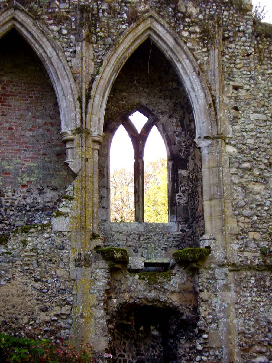 A detail of one of the arched windows in the southern wall of the refectory. At the height of its power, in the late 14th and early 15th century, the Priory was home to more than thirty Canons, all of whom would have taken their meals in this building.  #EAchurches