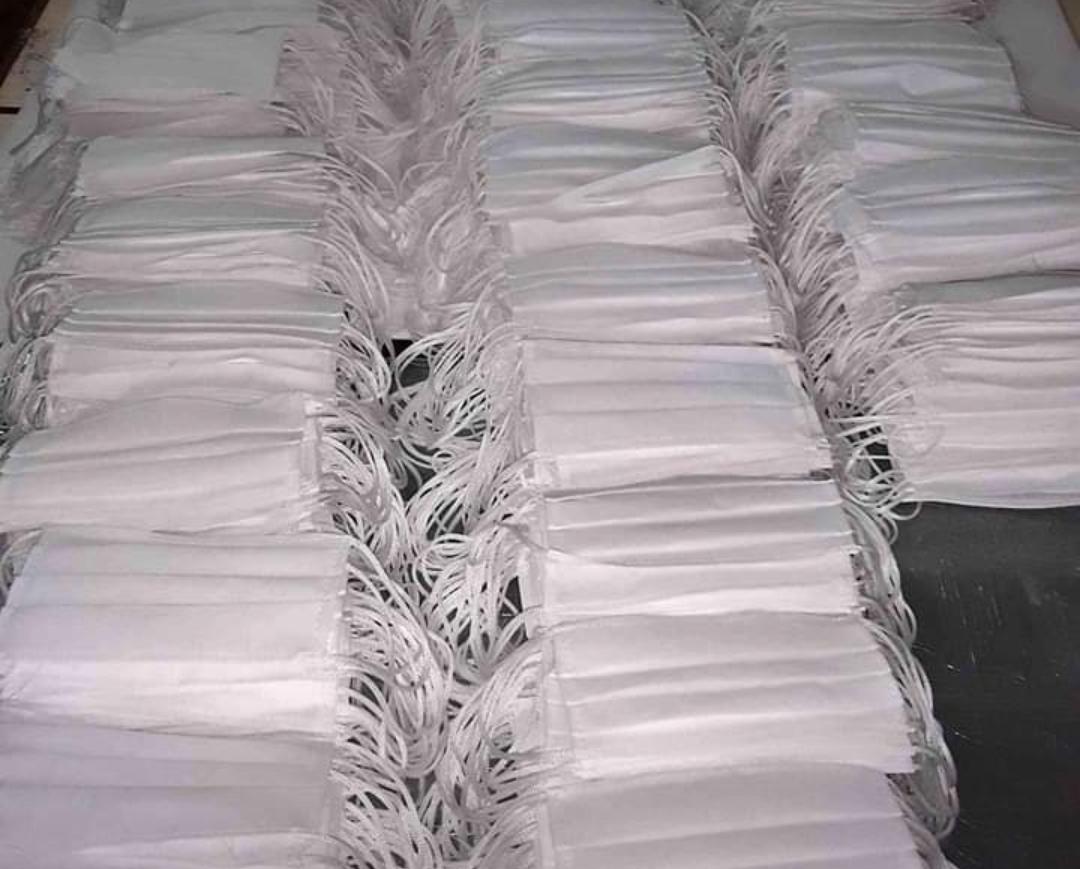 luana_lazo1's tweet photo. Hola gente!! Estoy vendiendo tapa boca para cubrir gastos de mi nene y la casa!! 
Tenemos precios especiales para mayoristas apartir de 50 unidades 1.800gs cada uno. 
Por unidades a 2.400gs,hacemos delivery con un costo adicional 
Agradecería el rt 🙏🏻 
Su consulta no molesta https://t.co/36lxYrirRU