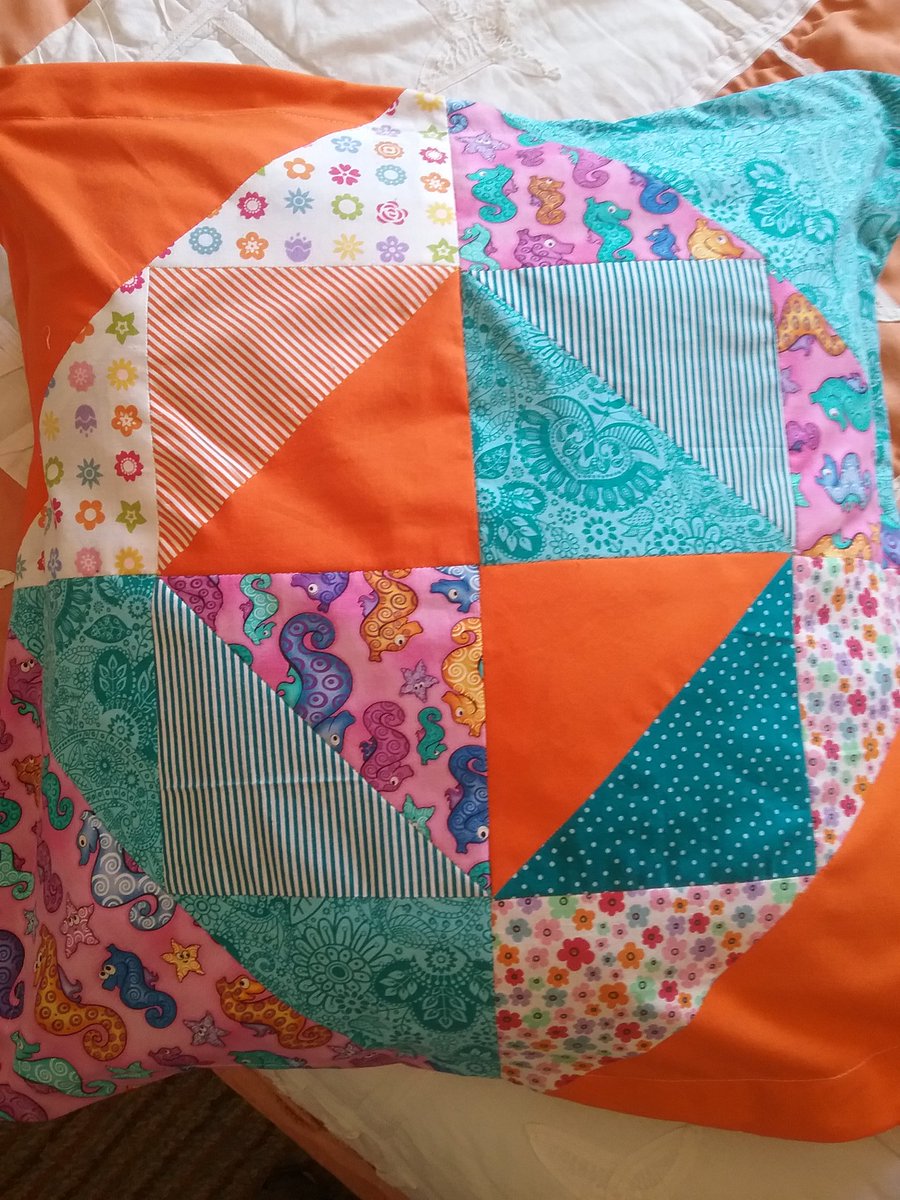 MargaretStamp's tweet photo. Cushions made from fat quarters &amp; old bed sheet. https://t.co/bYmh6YrgjW