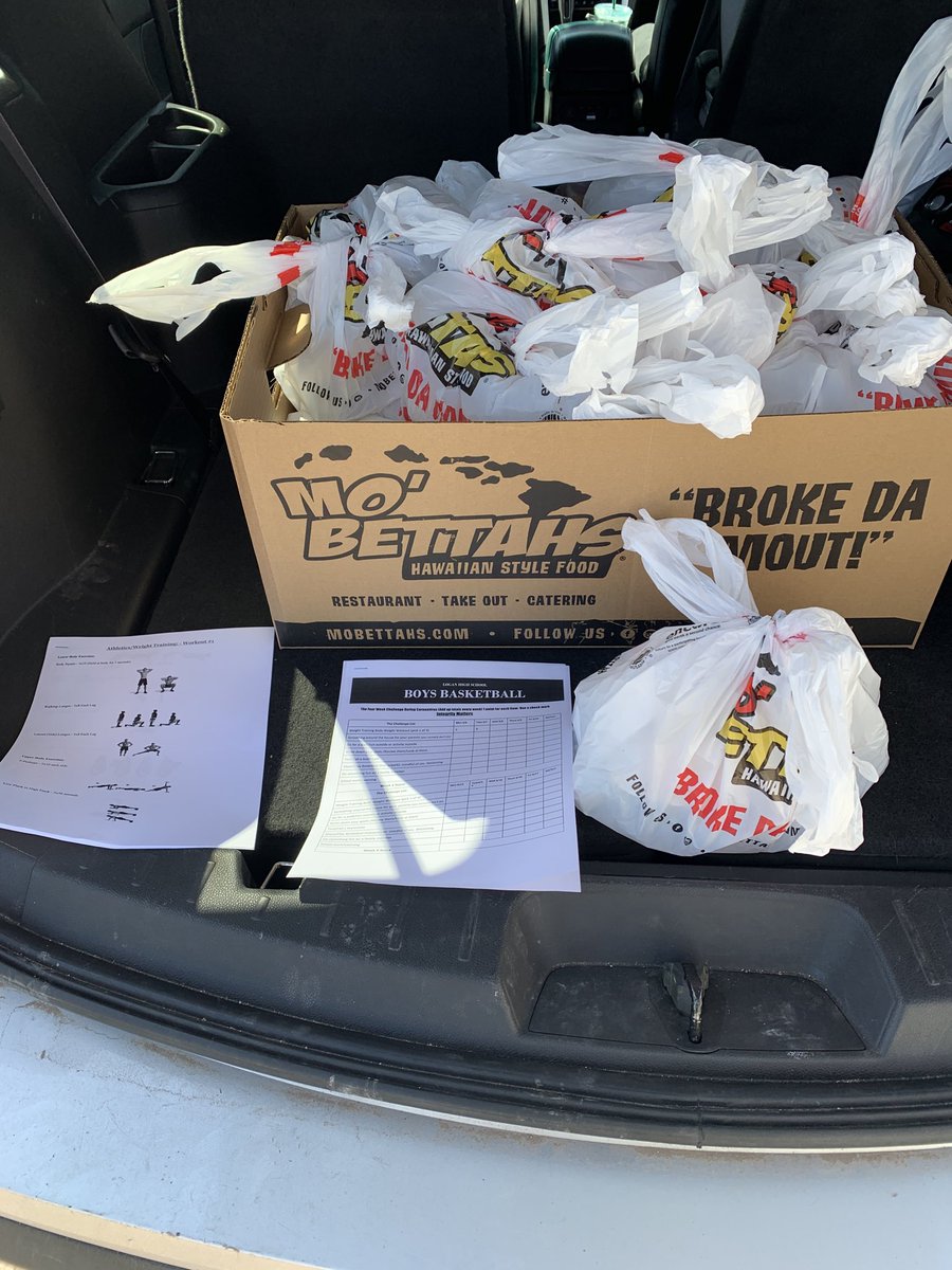 loganbrown2015's tweet photo. Team meals have never been so different ...Got to deliver β¦@mobettahsβ© to our guys for lunch along w a 4 week challenge. Miss being around our players. We will get through this. #logansystem https://t.co/tE3vegTEe2