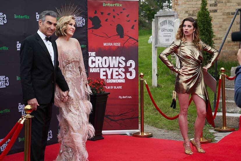 And speaking of, Alexis throws together a premiere for Moira’s movie - and it is perfection... until the live crows attack. IT’S CALLED AN IMMERSIVE EXPERIENCE
