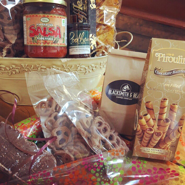 MyCreativeEdge's tweet image. Send some love to your family this #Easter with a #giftbasket of treats. Order online. Safe distance delivery. #localfood #downtownguelph