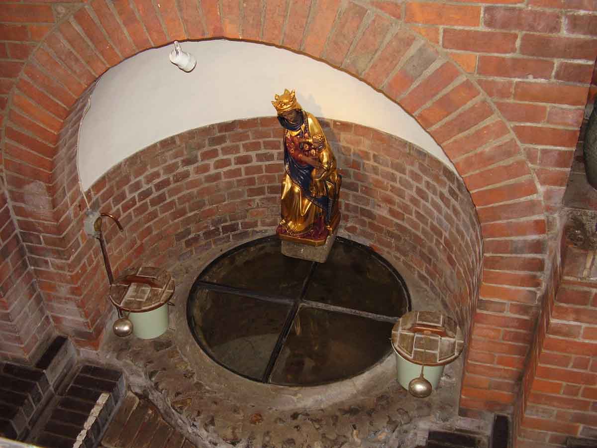 The ‘new’ Holy Well within the Anglican shrine. The well was ‘rediscovered’ in the 1930s. Prior to excavation the well had been filled in with all sorts of medieval rubbish and refuse including, according to local legend, a dead dog and half a dozen elderly shoes.  #EAchurches