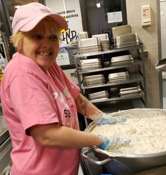 ShcTng's tweet photo. SHC Cafeteria Ladies preparing a lot of meals for a lot of kids! These Ladies Rock!
#wearetng #feedingkids https://t.co/dYDp0aaCtd