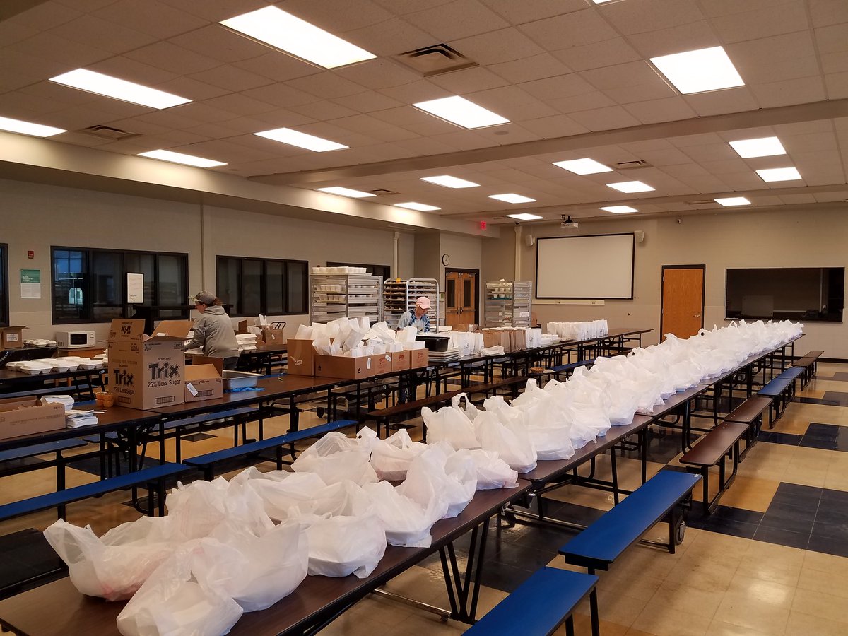 ShcTng's tweet photo. SHC Cafeteria Ladies preparing a lot of meals for a lot of kids! These Ladies Rock!
#wearetng #feedingkids https://t.co/dYDp0aaCtd