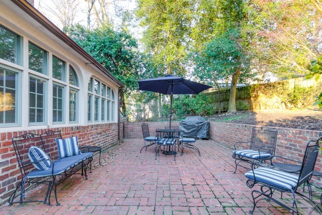 lottrealtygroup's tweet photo. Iβm a little envious of this patio β¦. seems like a great spot to local distance (with a drink in hand!). Itβs still available BTW!
#stillavailable #patioviews #southofcary #cityoasis #Richmond #RVA #RichmondRealtor #RichmondHomes #RashkindSaunders #RSCoHomes #LottRealtyGroup https://t.co/2NvKDxTNAC