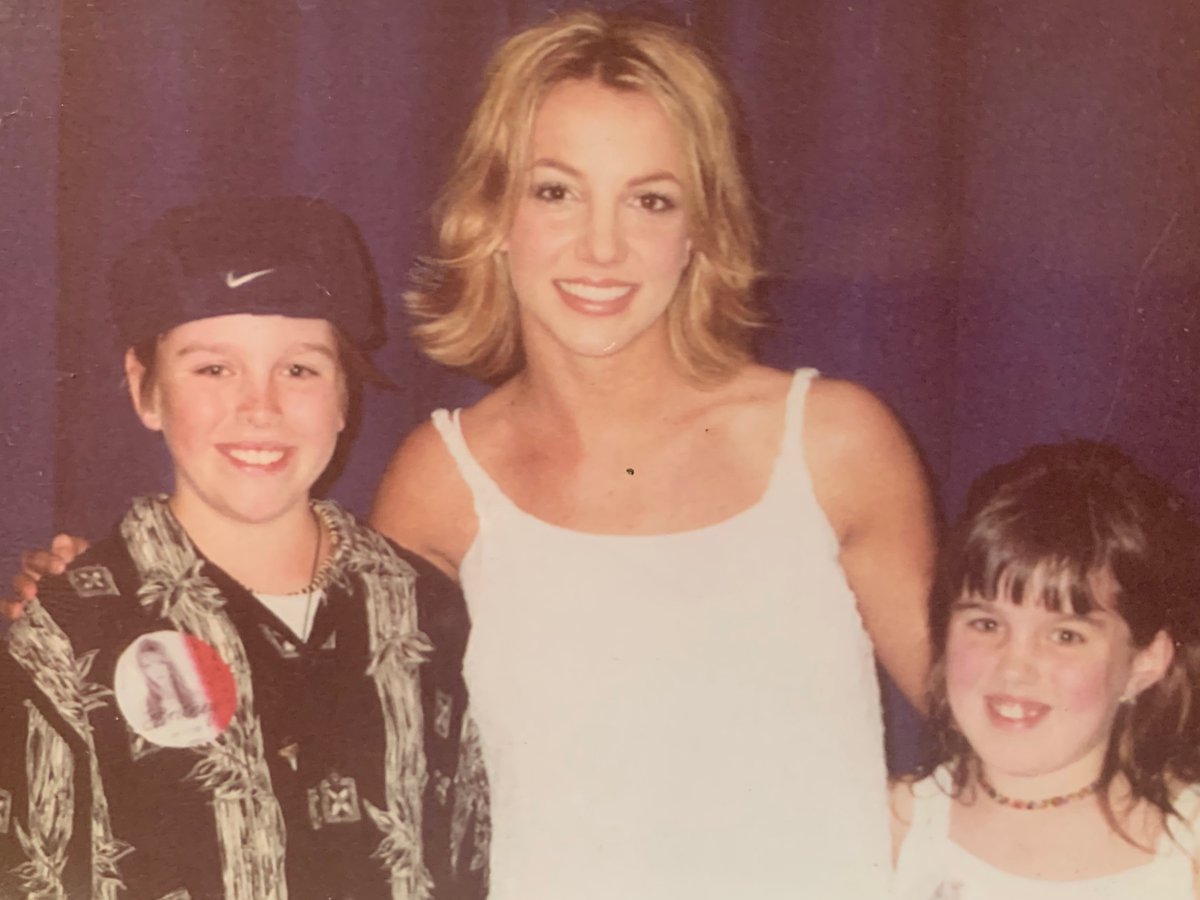 MaroonEMK's tweet photo. @sethdanie1 @kirstiealley My brother was seated beside  @MikeTyson at an ESPN taping at Comic Con!  My other brother and sister met @britneyspears years ago when my sister won a poster contest to meet the opening act.  The opening act was unavailable so they got to meet Britney! @marianaleigh https://t.co/pB4oF0P23f