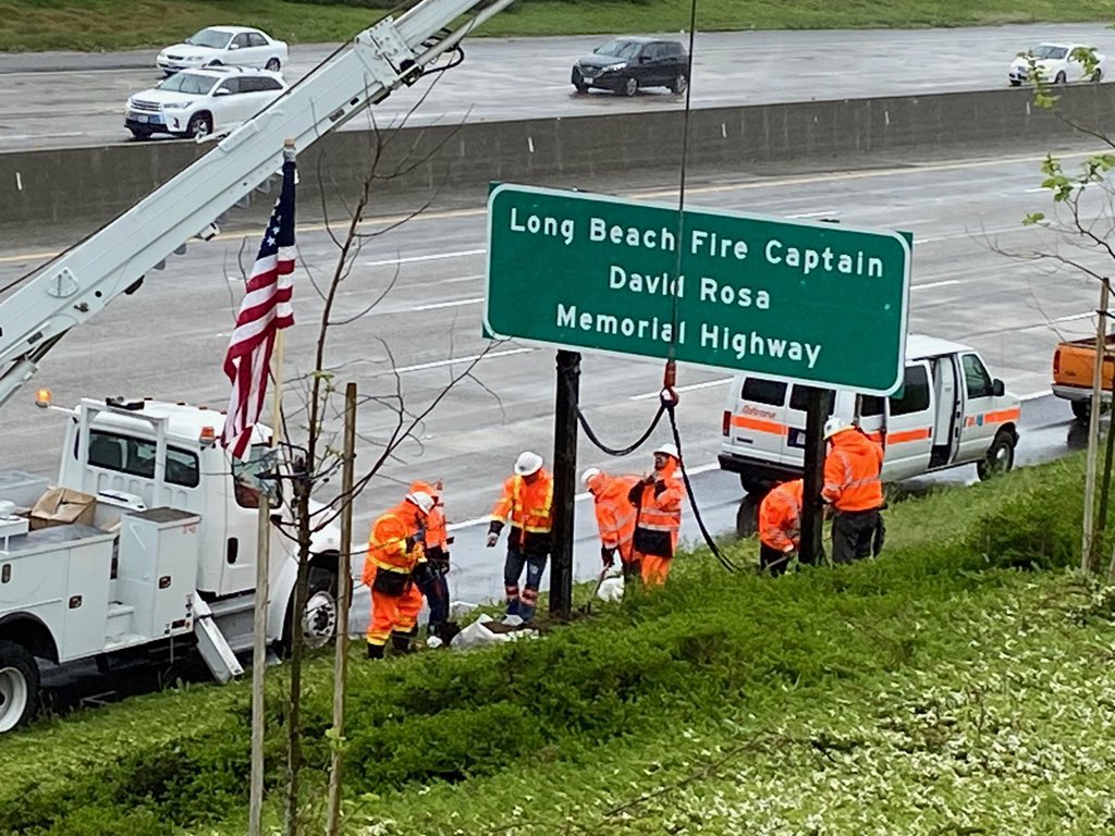 lbfirefighters's tweet photo. Captain David Rosa Memorial Highway sign was placed today on the SB 5 FWY at Ortega HWY and NB 5 FWY at Camino Capistrano offramp. Captain David Rosa will always be in our thoughts and is missed everyday. https://t.co/p2K263MZZ1
